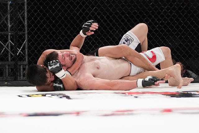 mma_choke_move